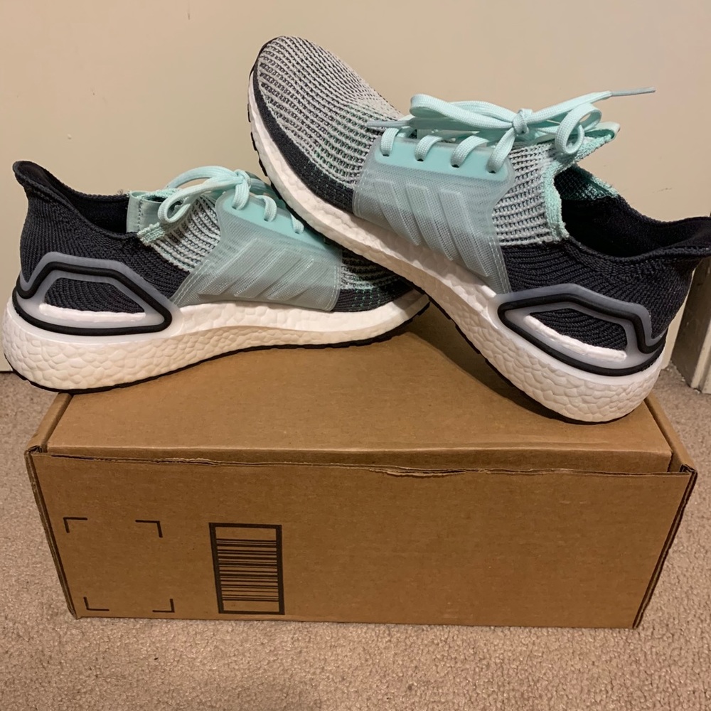 Adidas Tennis Shoe